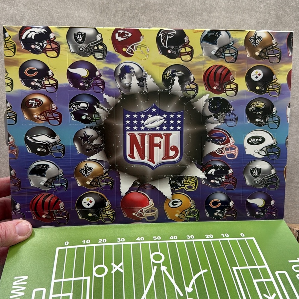 NIB NFL Football Mini Figure Advent Calendar- Brand New- Still Sealed - Picture 4 of 4